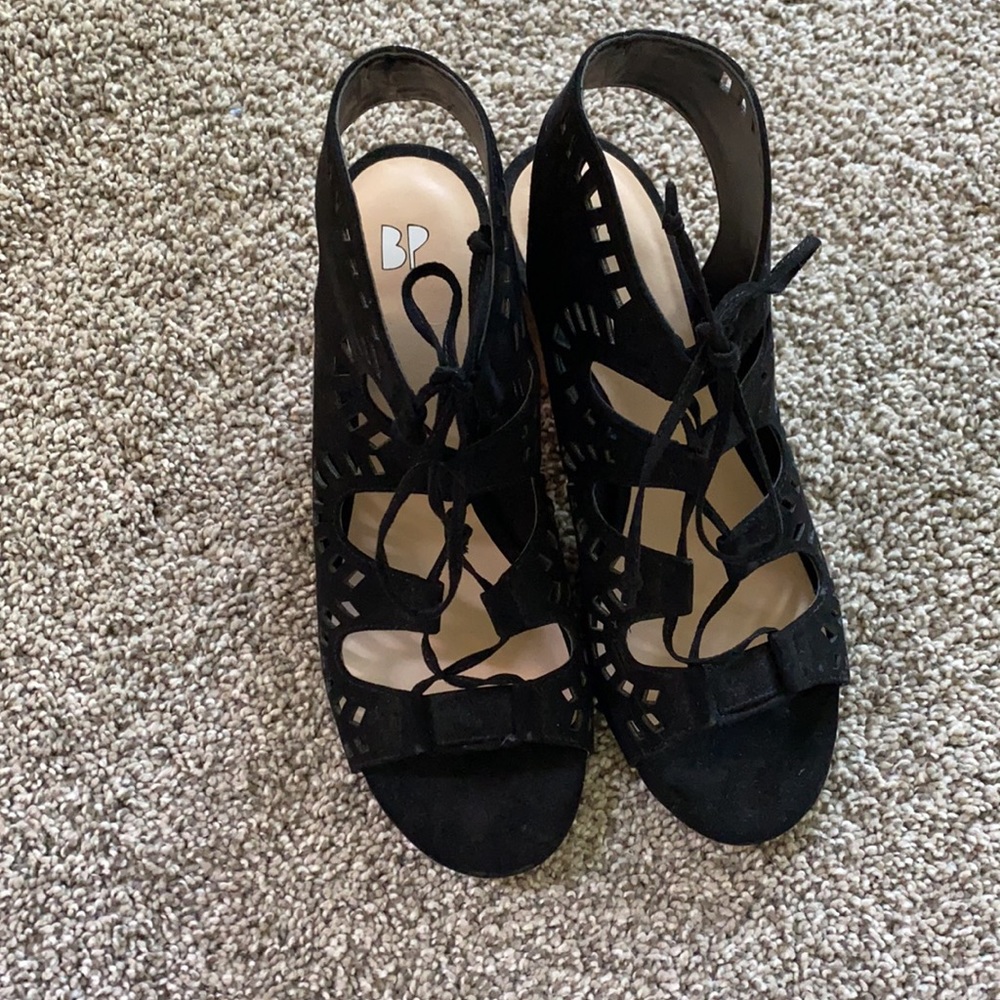 Shoes - Picture 2 of 4